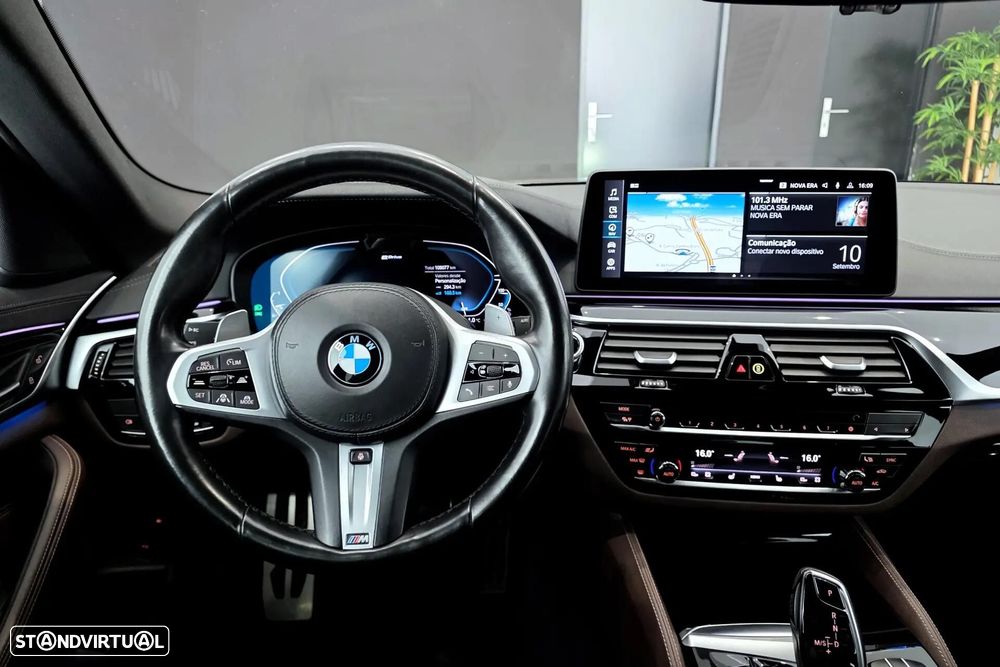BMW 530 e Pack Desportivo M - 27