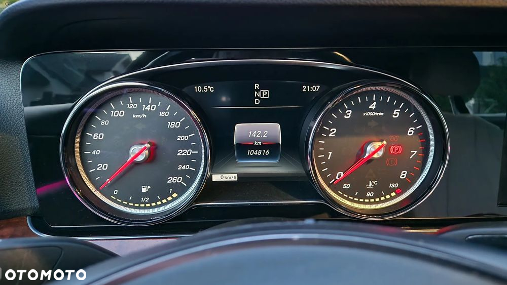Mercedes-Benz Klasa E 300 9G-TRONIC AMG Line - 13