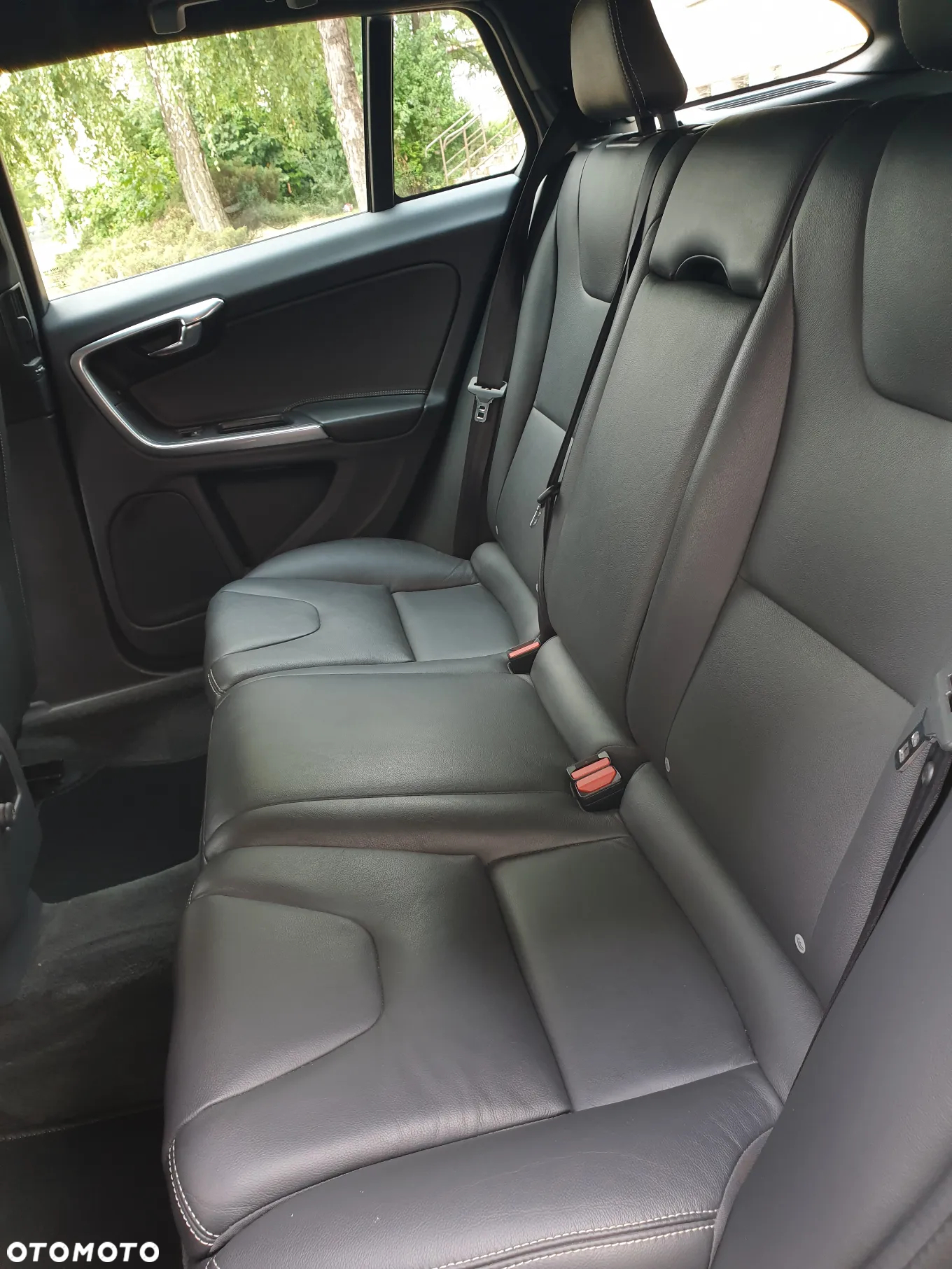 Volvo V60 D4 Summum - 34