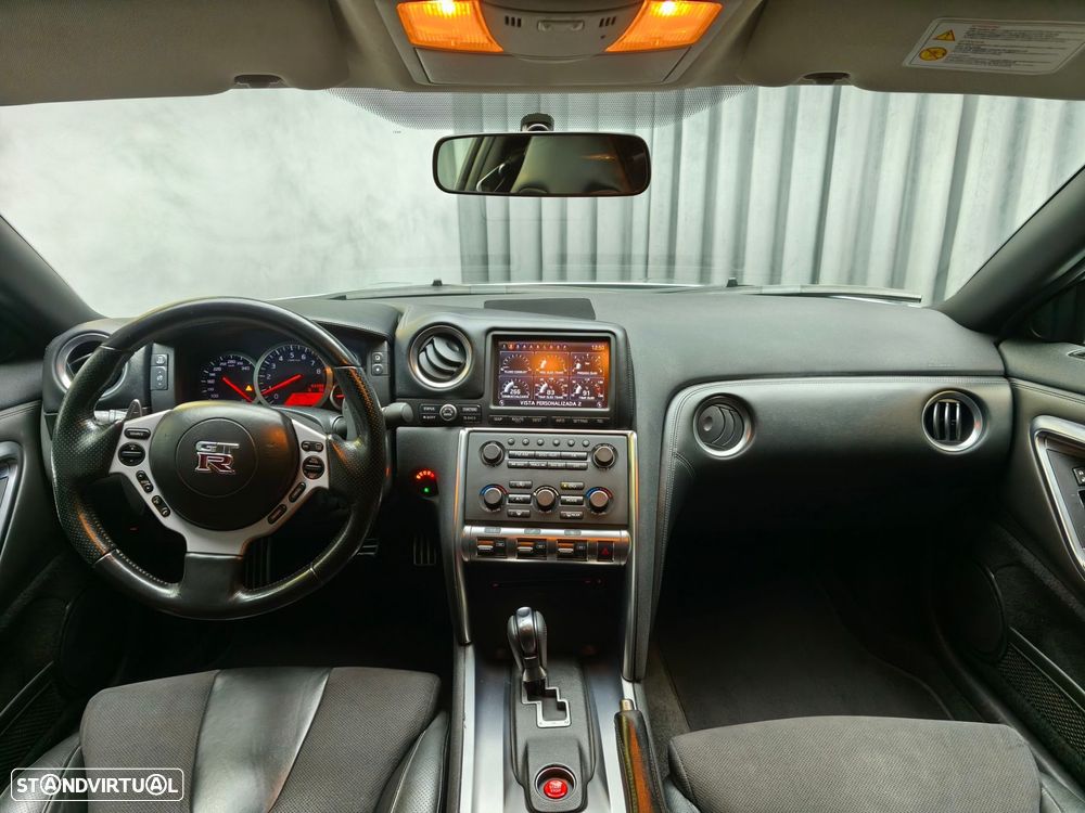 Nissan GT-R - 12