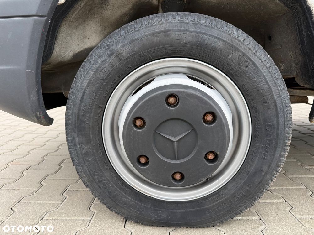 Mercedes-Benz 308 - 17
