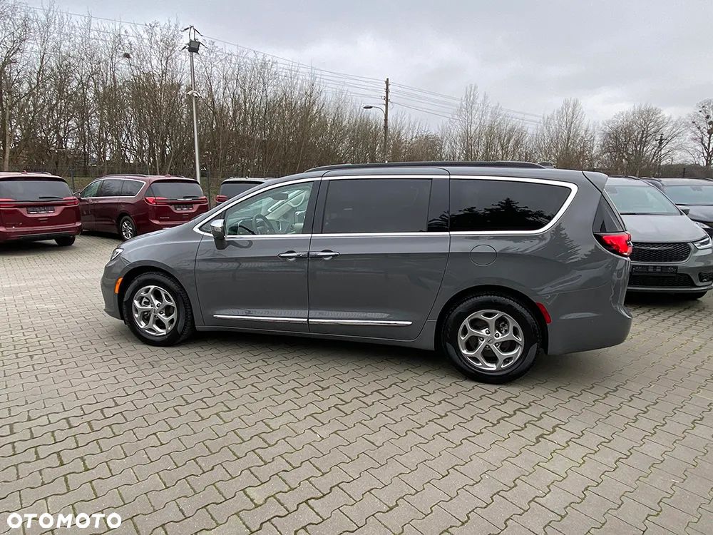 Chrysler Pacifica - 5