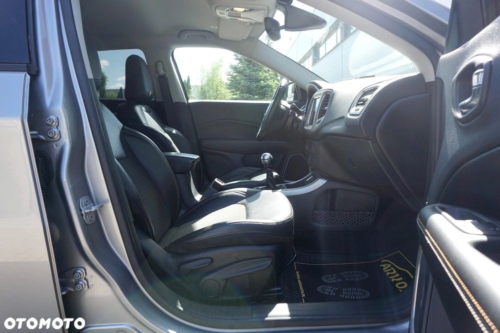 Jeep Compass - 33
