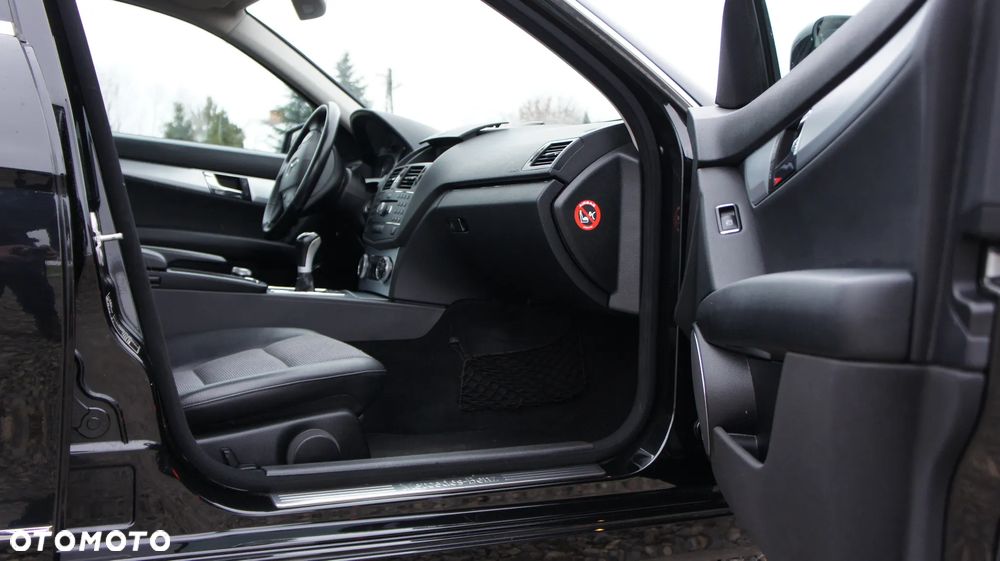Mercedes-Benz Klasa C 180 Kompressor BlueEFFICIENCY - 17