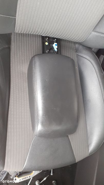 Podłokietnik czarna skóra  Fokus mk3