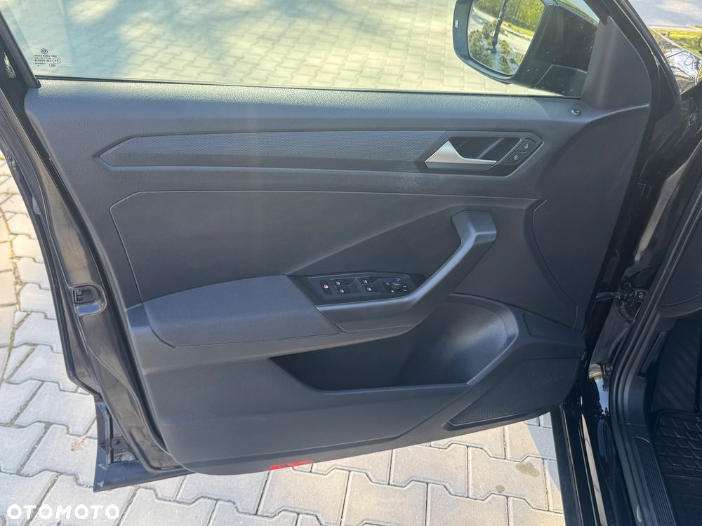 Volkswagen T-Roc - 19