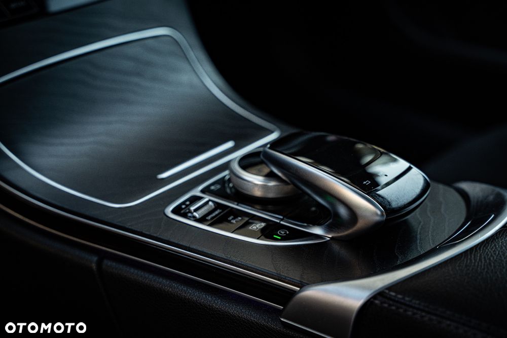 Mercedes-Benz Klasa C 300 d 4Matic 9G-TRONIC AMG Line - 17