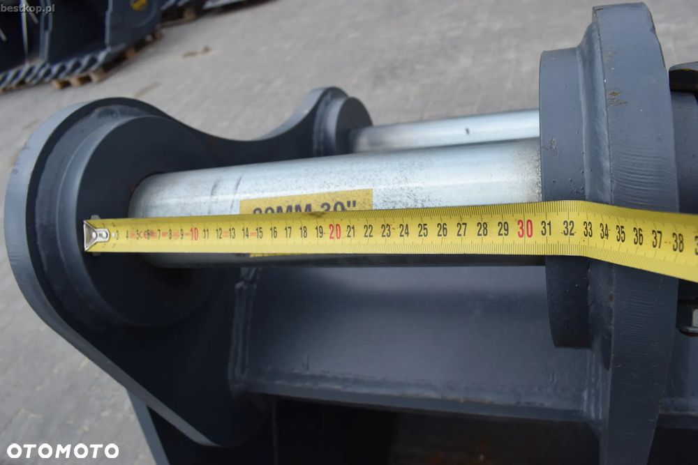 Wąska łyżka kopiąca z zębami Strickland 75 cm złącze typu Miller Ø80 - 13