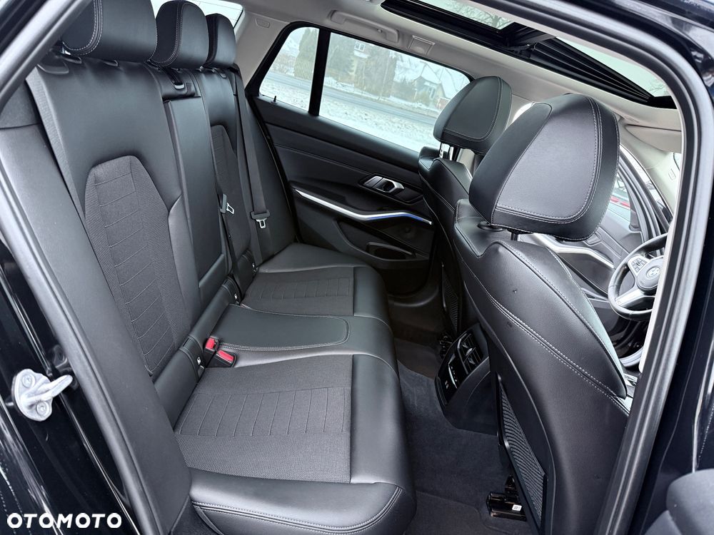 BMW Seria 3 320d Edition M Sport Shadow - 30