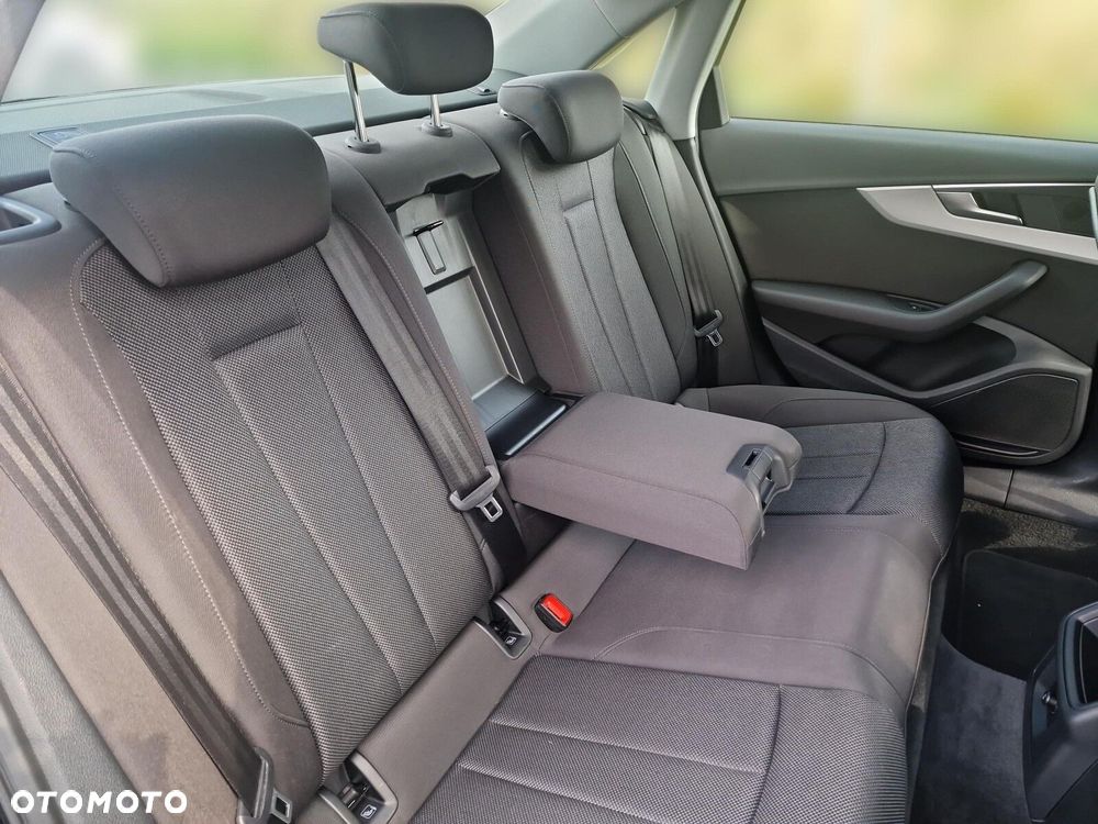 Audi A4 Limousine - 11