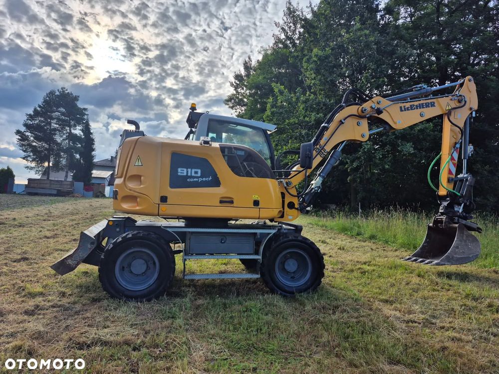Liebherr A 910