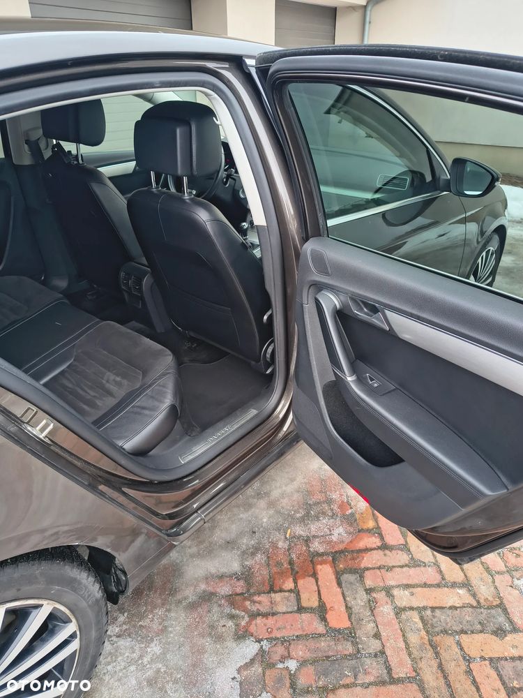 Volkswagen Passat 2.0 TSI Highline - 23