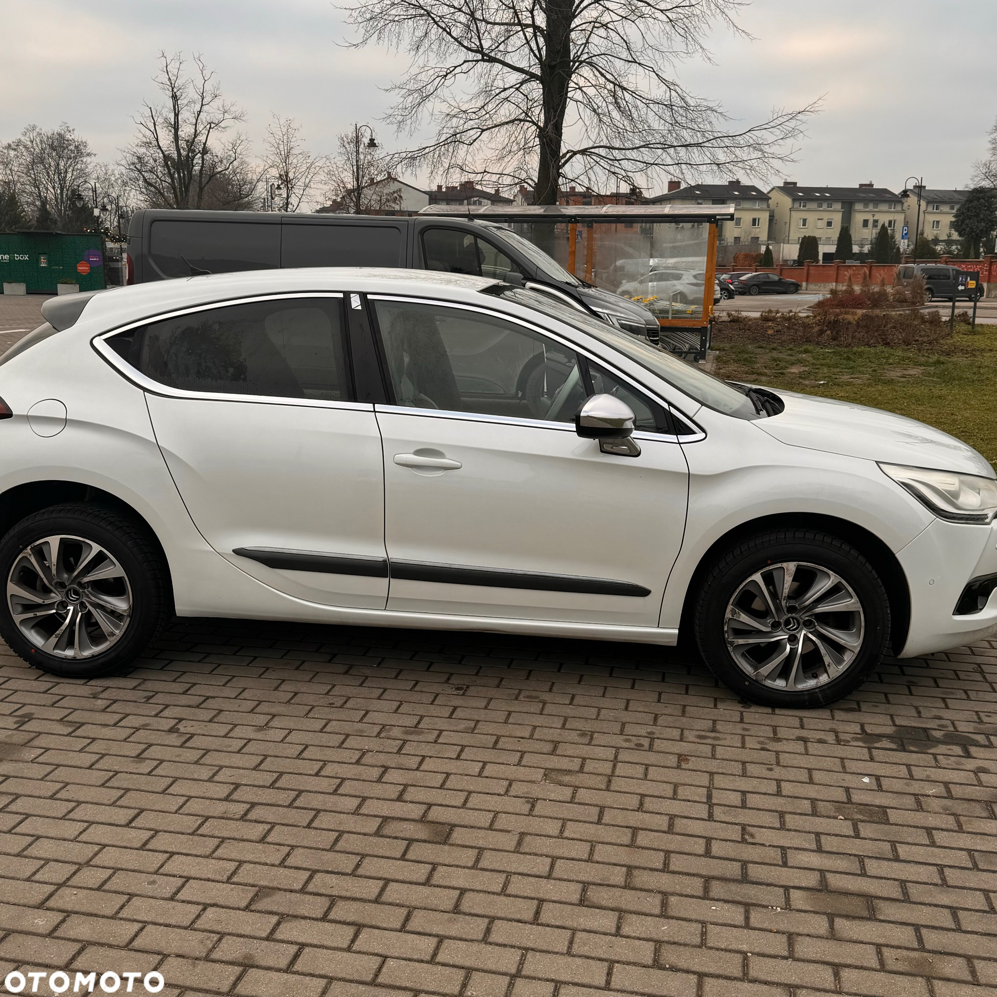Citroën DS4 1.6 e-HDi SoChic MCP - 9