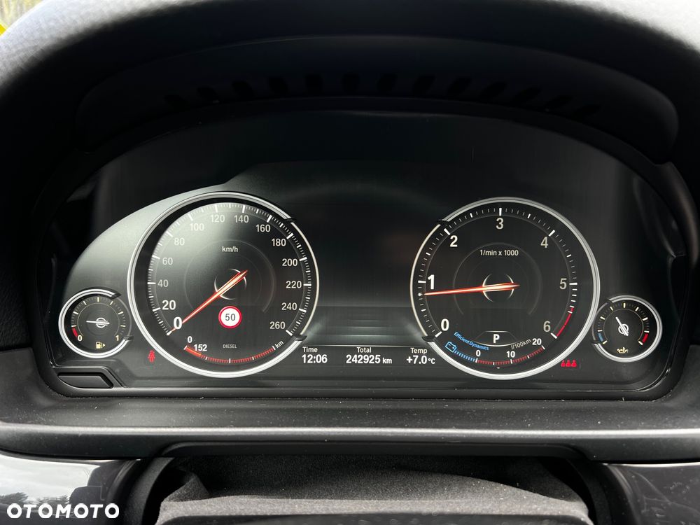 BMW Seria 5 525d xDrive Sport-Aut - 8