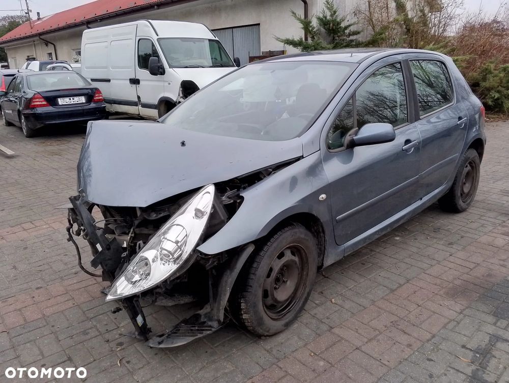 Peugeot 307 (05-09r.) 1.6 HDI 89KM. Silnik DV6TED4B Skrzynia 20DM75 lakier EZW/EZWD. Cały na części. GWARANCJA !!!  Przód Tył Zestaw Komplet Drzwi Klapa Zderzak Błotnik Maska Grill Atrapa Szyba Pas Lampa Lusterko Boczki Fotel Kanapa Kokpit Deska Rozdzielcza Przełącznik Włącznik Sterownik Przewody Wiązka Instalacja Moduł Komputer Czujnik Listwa Pompa Alternator Wtryski Głowica Rozrusznik Kompresor Sprzęgło Dwumas Silnik Skrzynia ABS Klimatyzacji Paliwa Wspomagania Kolektor Turbina Przepustnica Zawór Chłodnica Koło Hak Belka Sanki Zawieszenie Mcpherson Półoś Amortyzator Wydech Tłumik Zacisk Most - 1