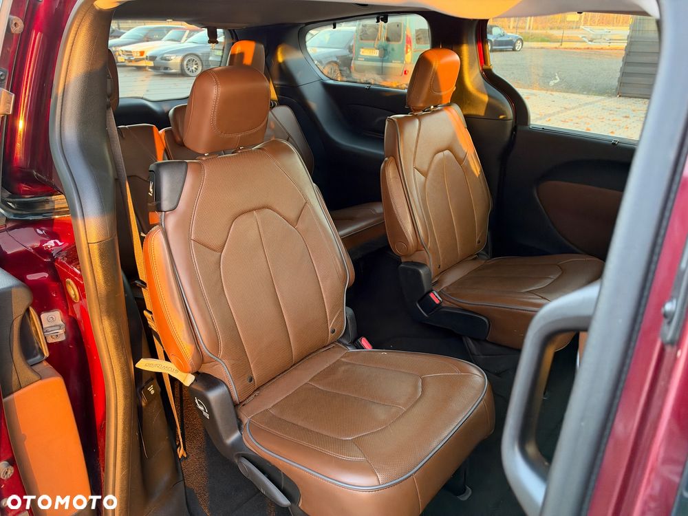 Chrysler Pacifica - 26