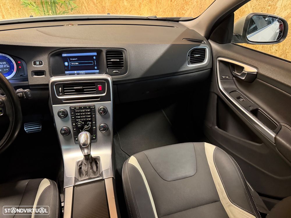 Volvo V60 1.6 D2 Drive R-Design Powershift Start/Stop - 18