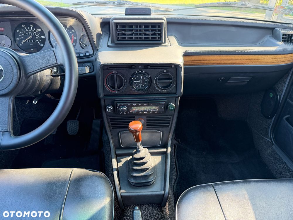 BMW Seria 5 528 i - 36