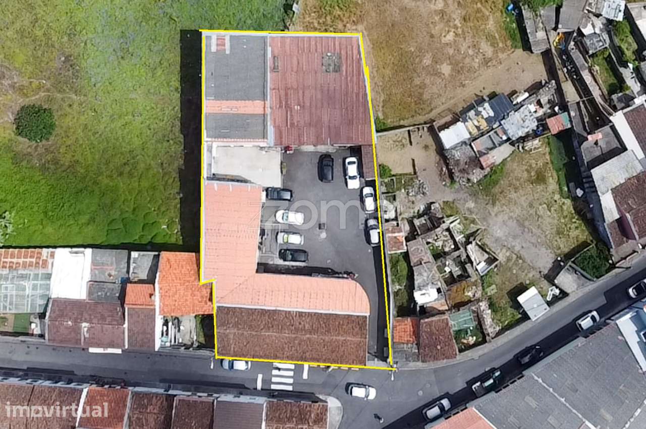 Espaço comercial – Praia do Monte Verde – Ribeira Grande