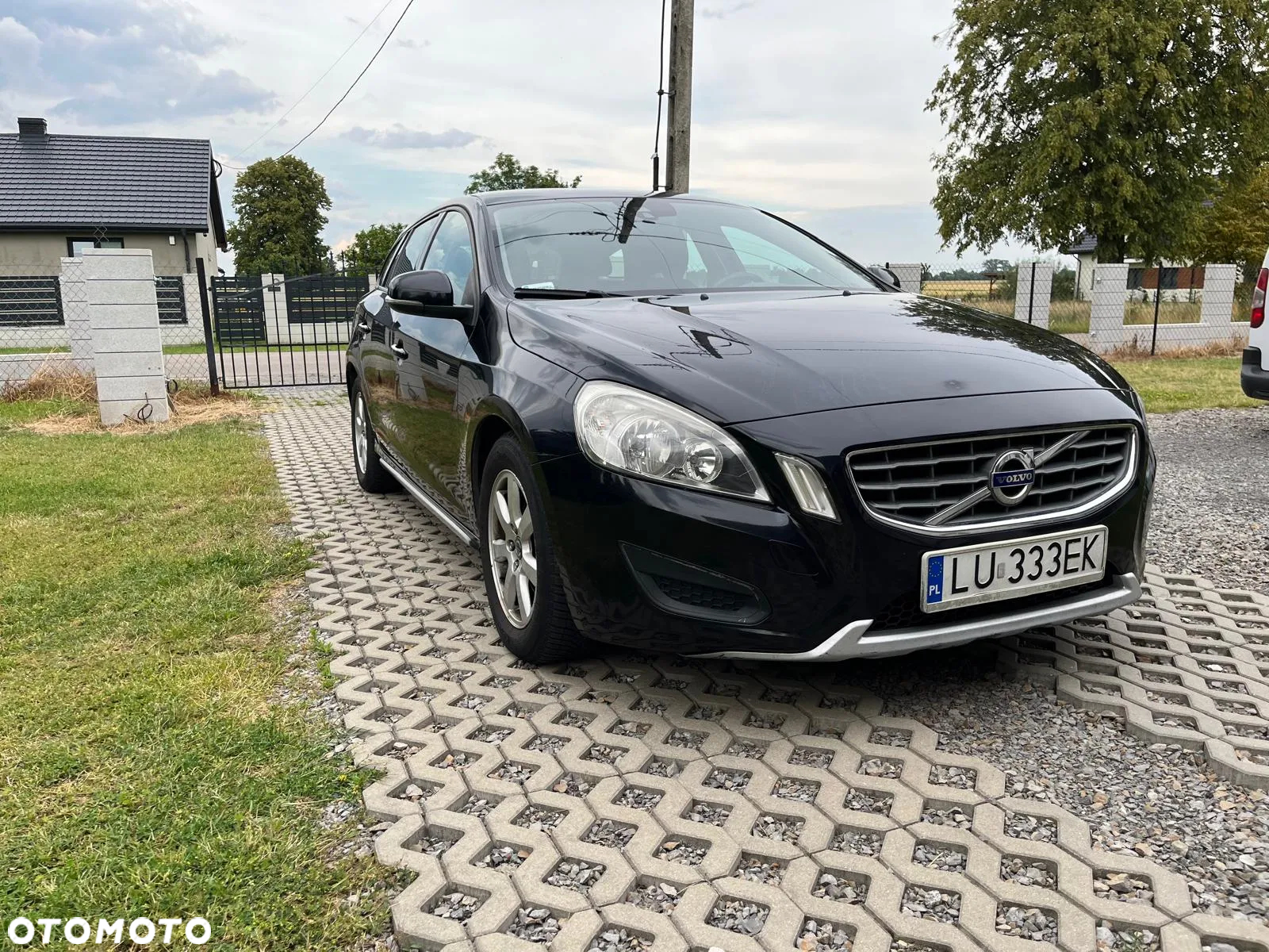 Volvo V60 D4 R-Design - 3
