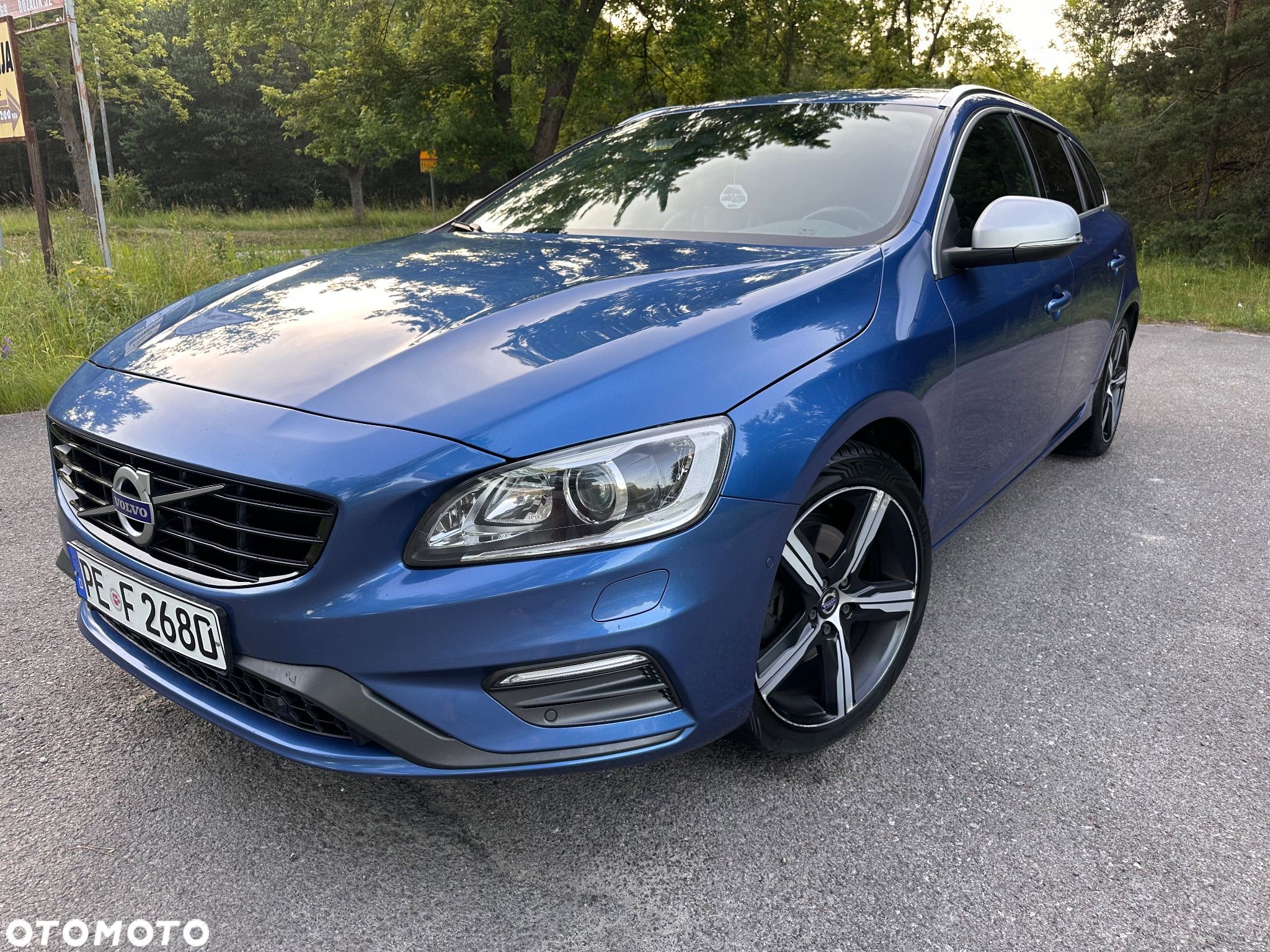 Volvo V60 D4 Drive-E R-Design Momentum - 1