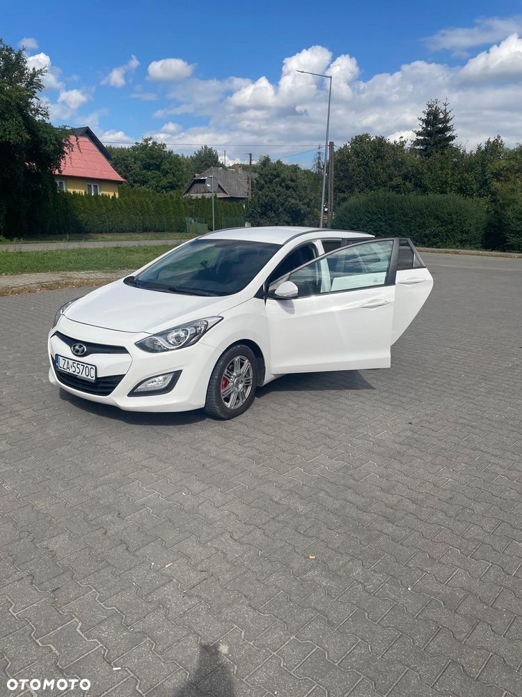 Hyundai i30 blue Kombi 1.6 CRDi Classic Navigation - 24