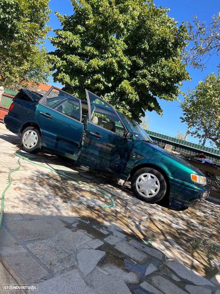 VW Passat 1.9 TDi Confortline - 1