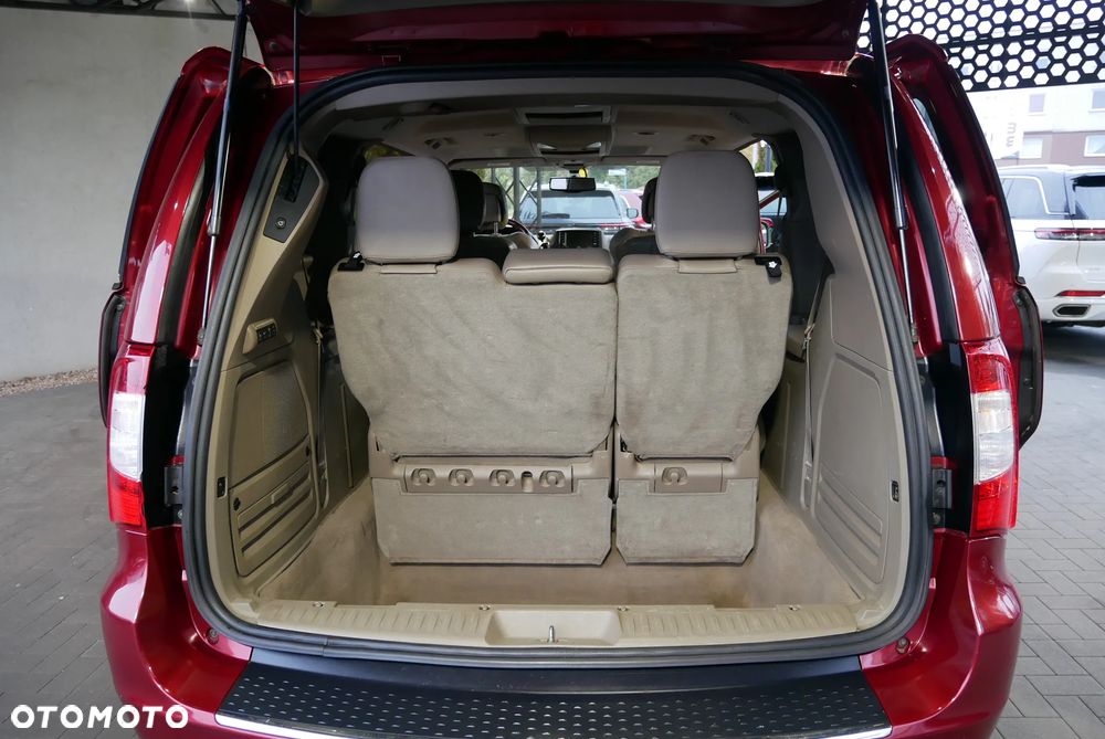 Chrysler Town & Country 3.6 Limited - 13