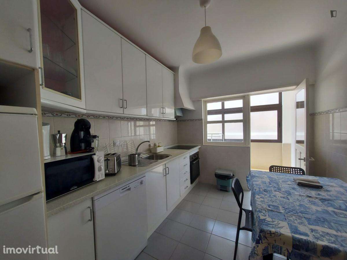 Quarto - localizado em Santa Marinha Porto - Grande imagem: 3/15