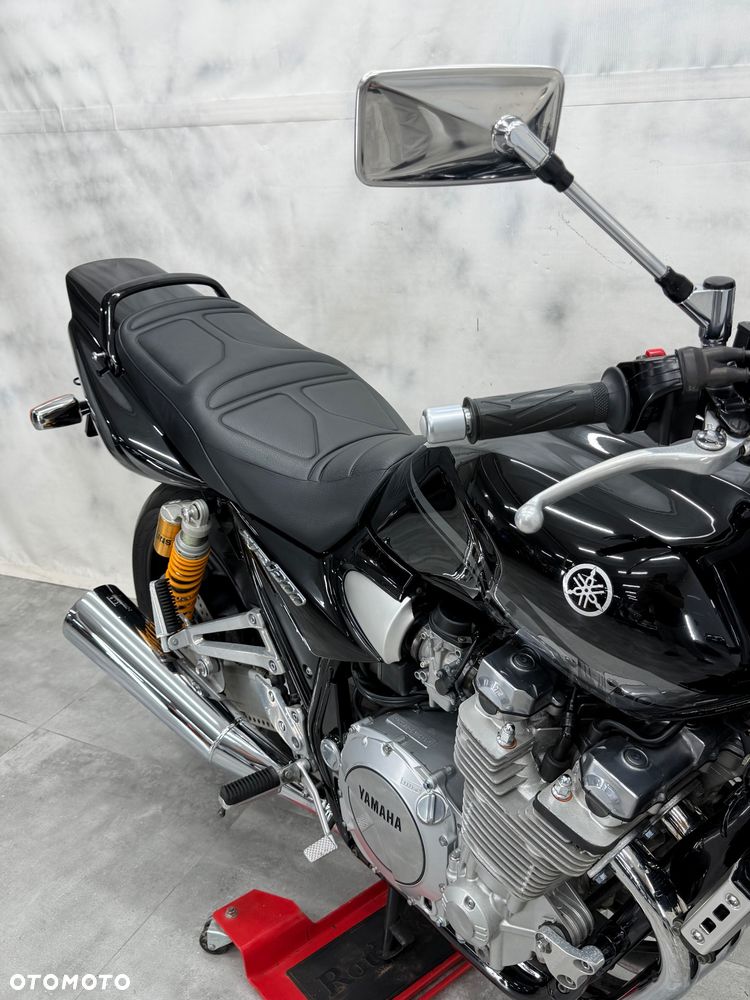 Yamaha XJR - 15