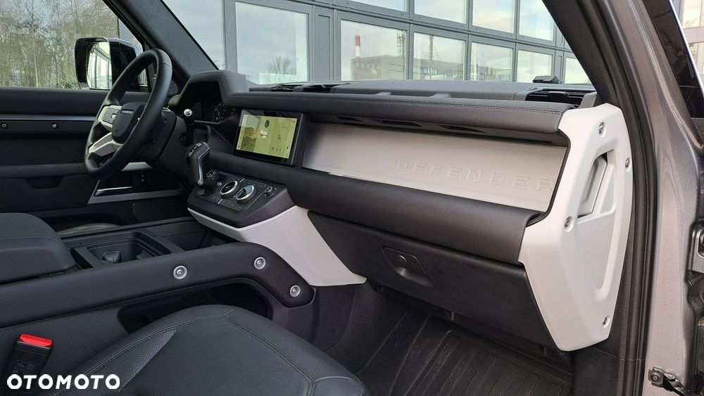 Land Rover Defender - 21