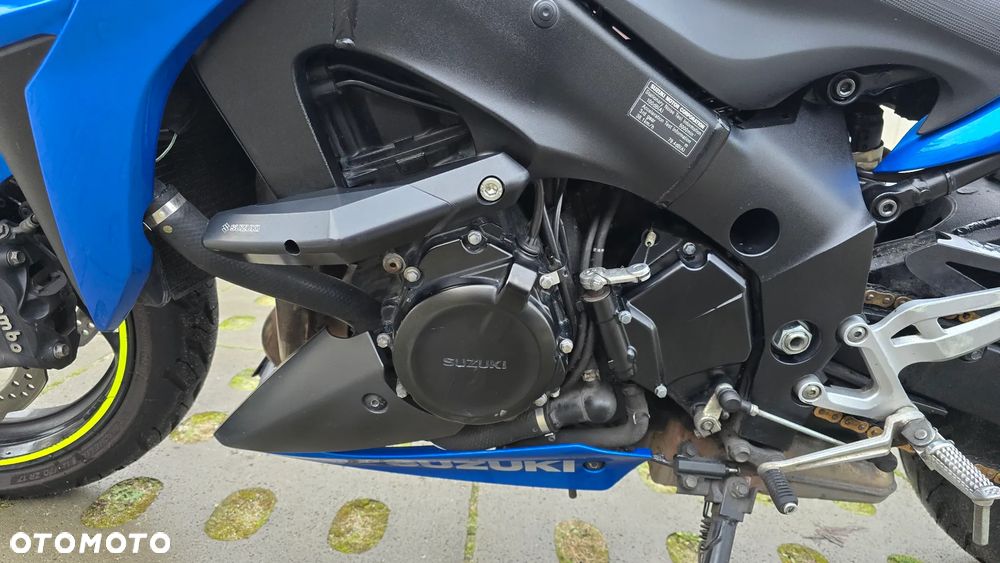 Suzuki GSX 1000 - 12