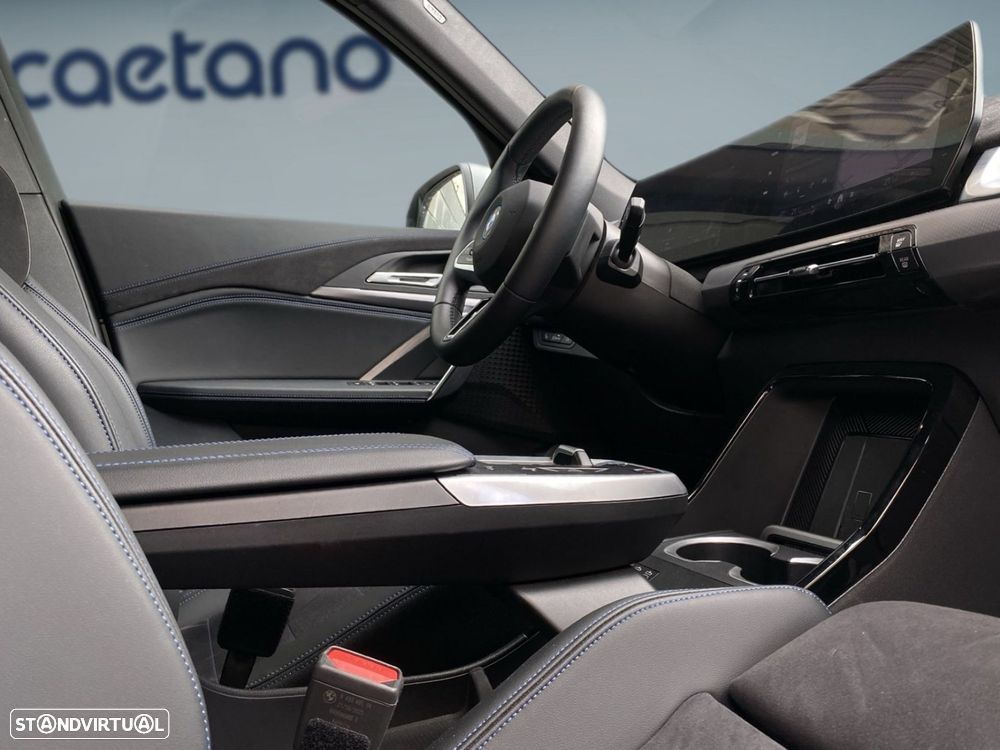 BMW iX1 eDrive20 Pack Desportivo M - 15