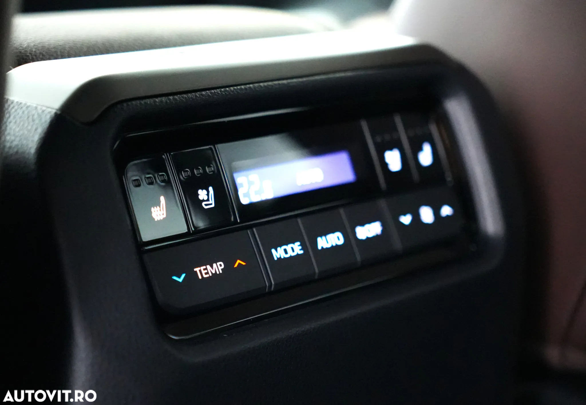 Toyota Land Cruiser 2.8 D-4D Automatik First Edition - 13