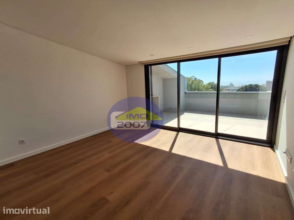 Apartamento T1=T2 RECUADO + Arrumo + Garagem Fechada - Espinho - Grande imagem: 3/25
