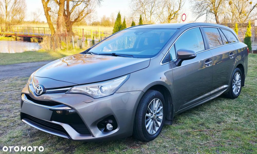 Toyota Avensis Touring Sports 1.8 Multidrive S Business Edition - 1