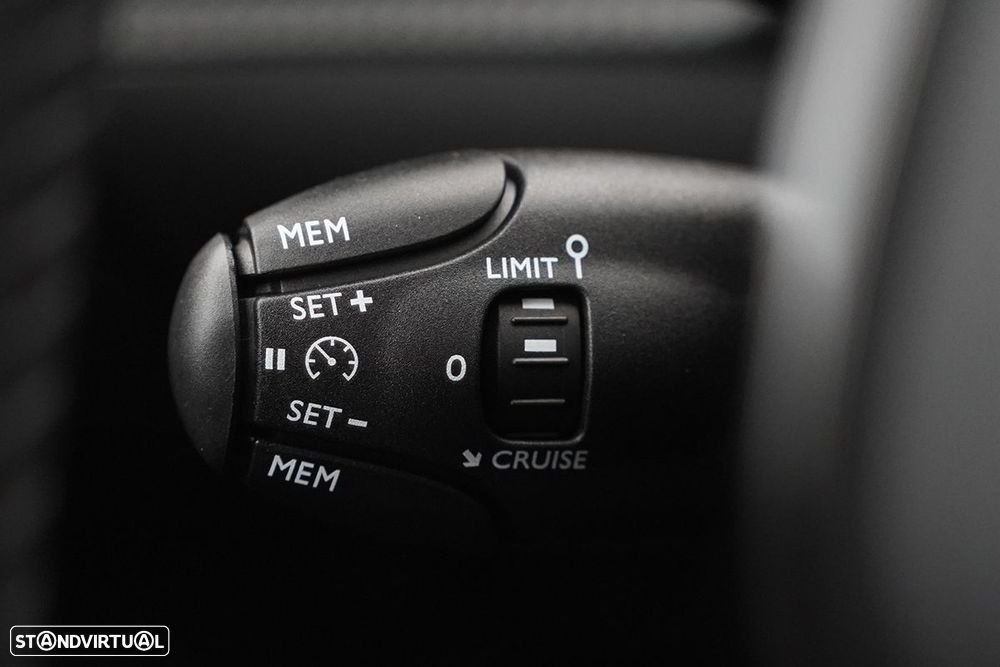 Peugeot e-208 50 kWh Allure - 18