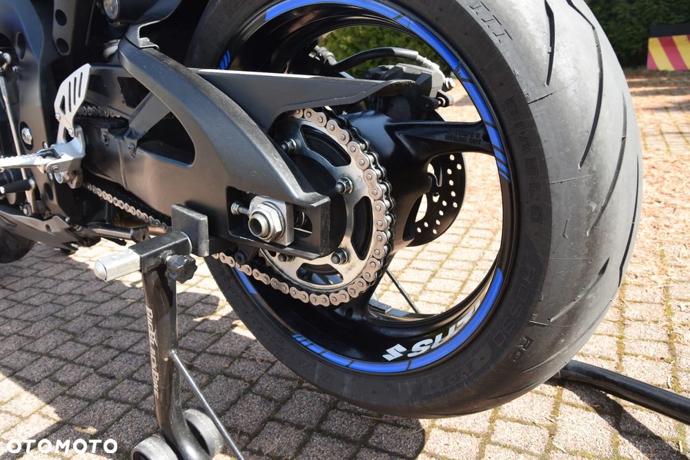 Suzuki GSX-R - 15