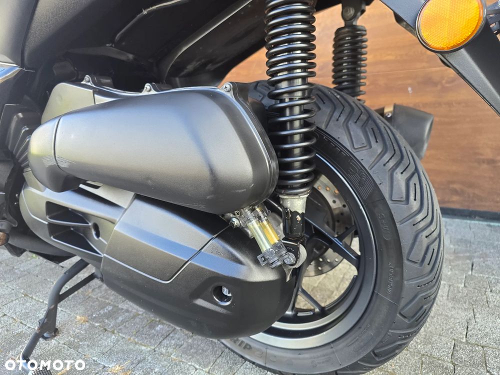 Yamaha X-max - 16