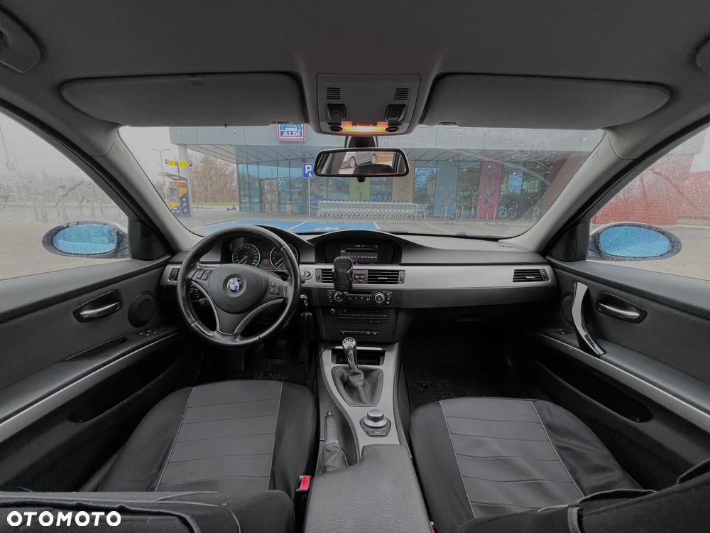 BMW Seria 3 320i - 5