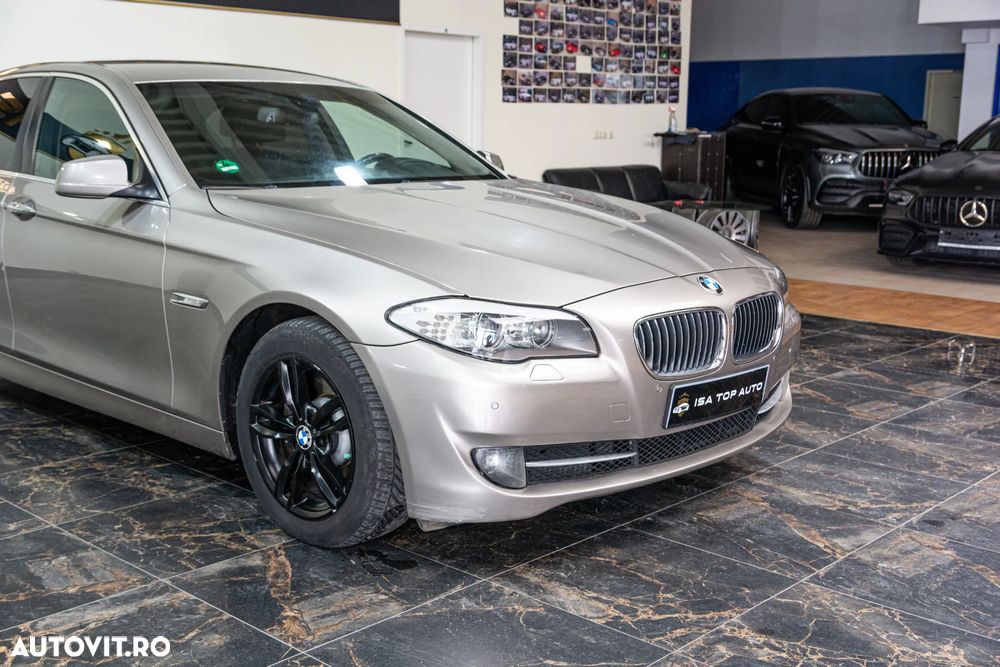 BMW Seria 5 525d xDrive - 13
