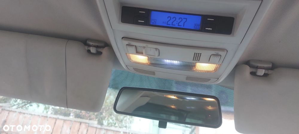 Volkswagen Caravelle - 15