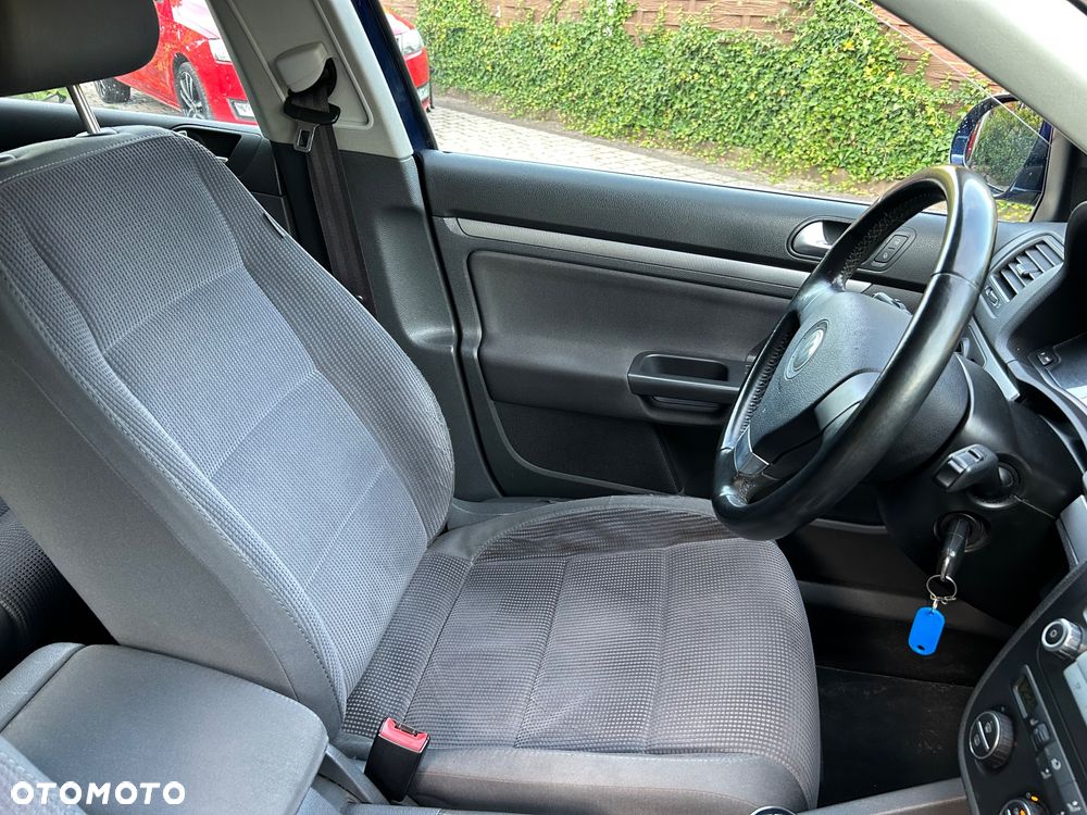 Volkswagen Golf 1.9 TDI DPF Comfortline - 25