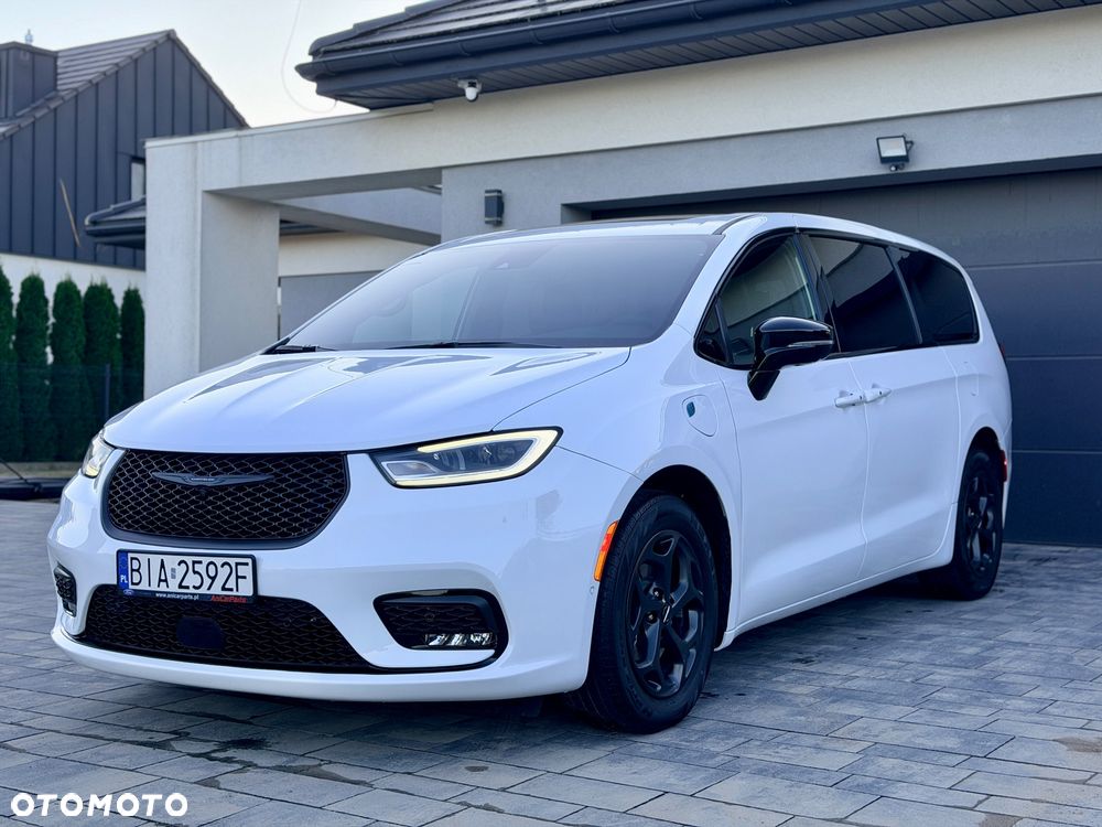 Chrysler Pacifica - 2