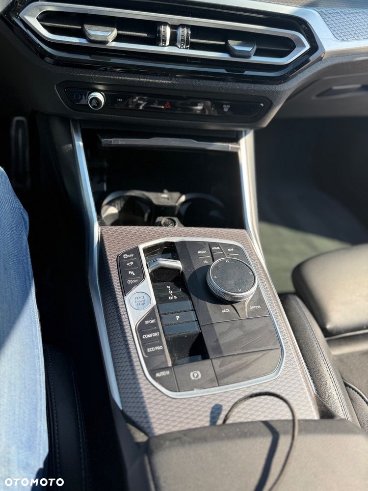 BMW Seria 3 330i M Sport - 24