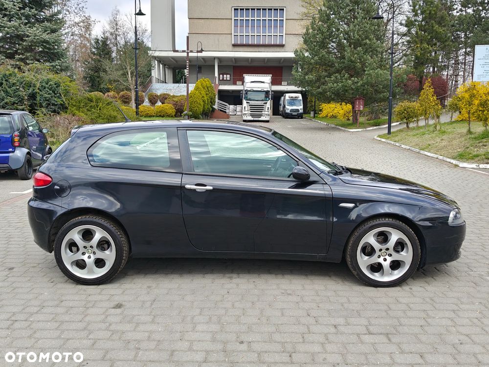 Alfa Romeo 147 1.9 JTD 16V Black Line - 3