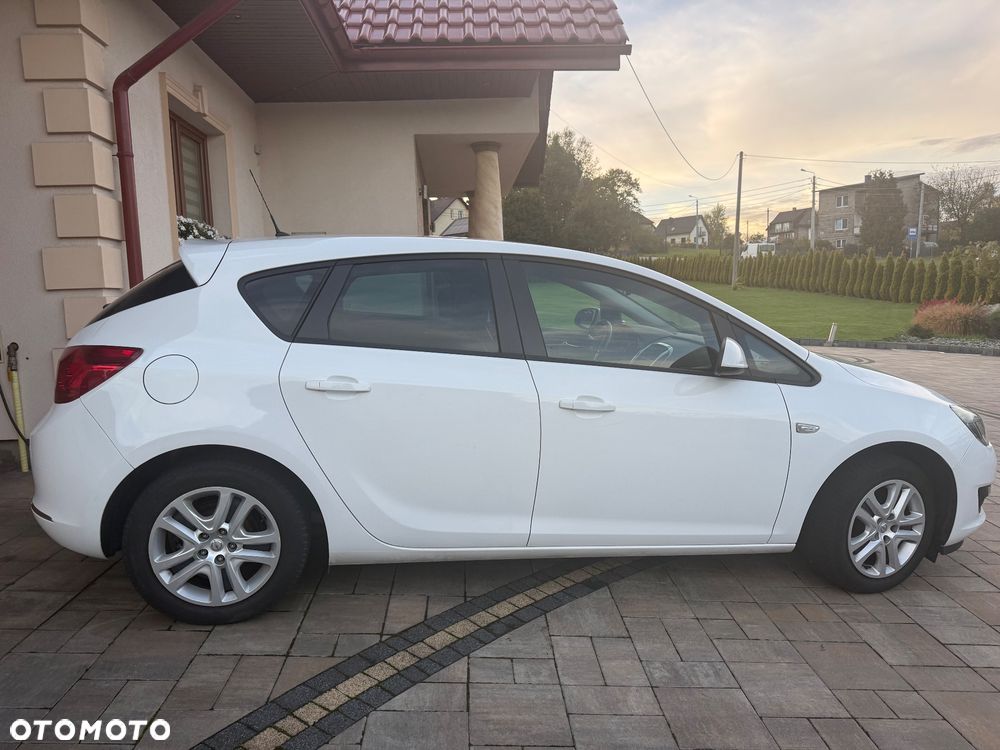 Opel Astra 2015 photo 4