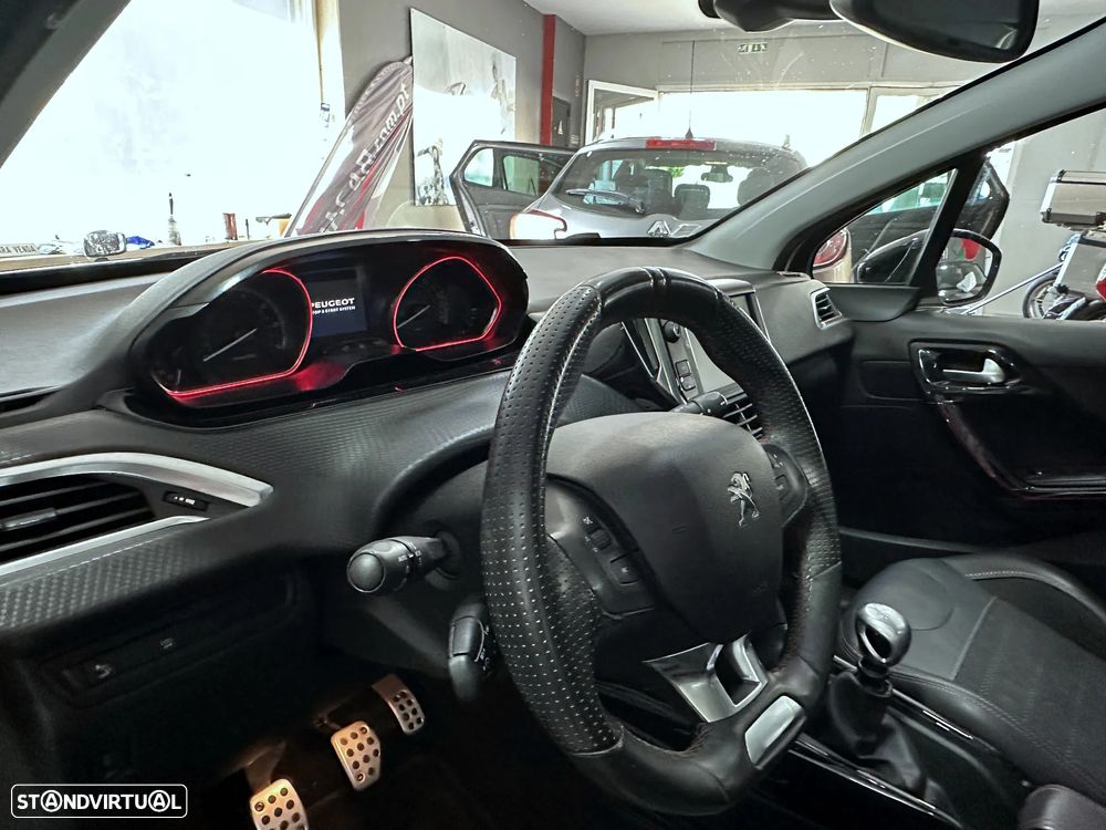 Peugeot 2008 1.2 PureTech GT Line - 24