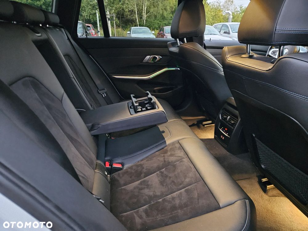 BMW Seria 3 320d xDrive MHEV M Sport sport - 9