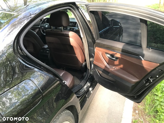 BMW Seria 5 528i xDrive - 14